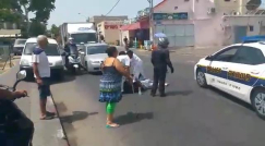  بالفيديو: معاق يحتج على طريقته الخاصة ويُعطل حركة السير وسط يافا 